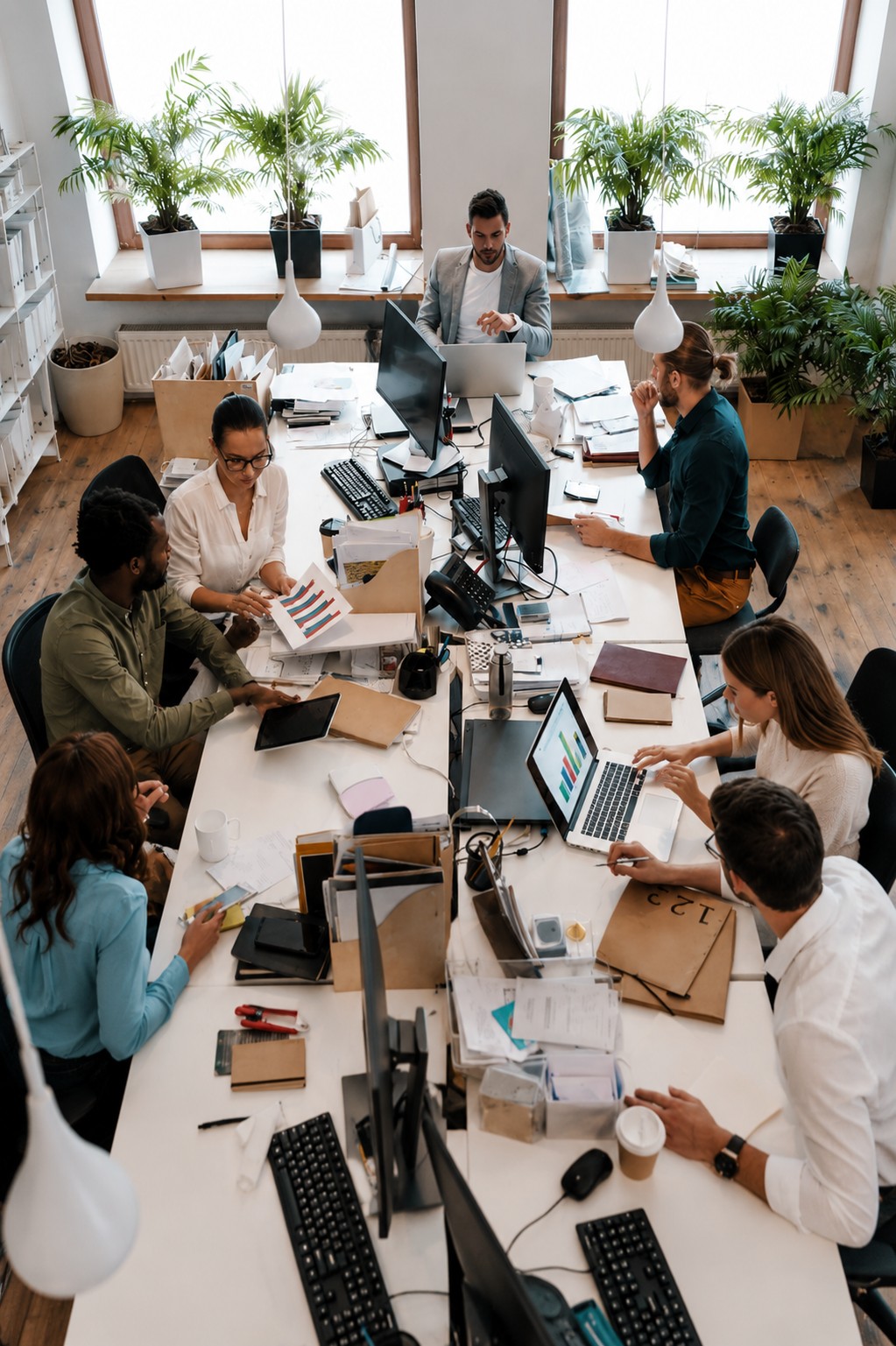 Dirigeant de PME industrielle préparant la transmission de son entreprise